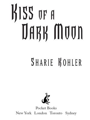 [Moon Chasers 02] • Kiss of a Dark Moon